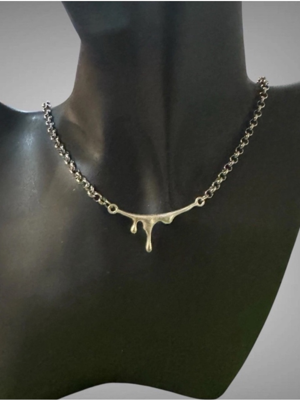 SILVER TONE DRIP PENDANT NECKLACE NWOT